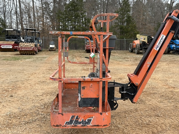 2017 JLG 450AJ