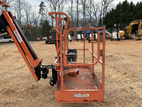 2017 JLG 450AJ