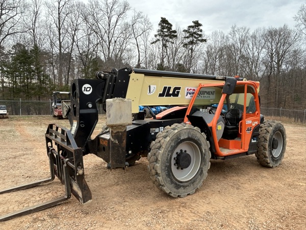 2022 JLG 1055