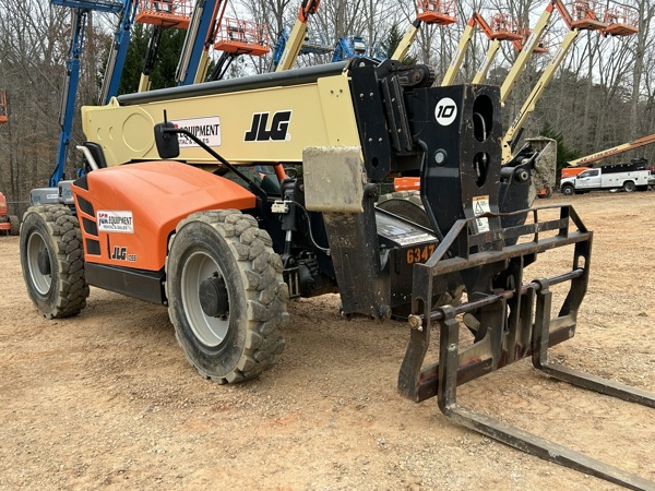 2022 JLG 1055