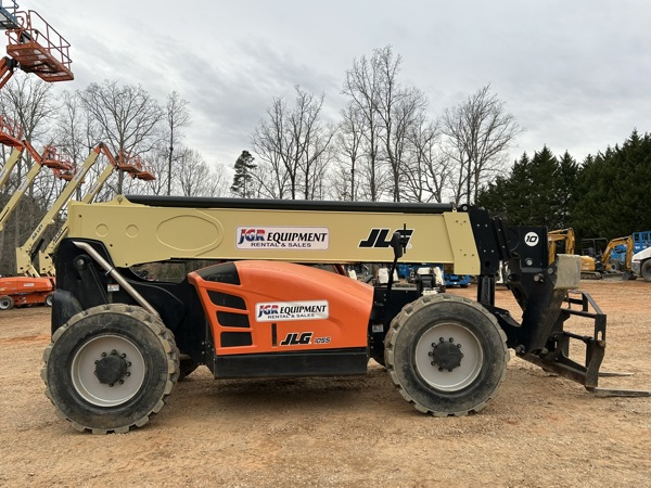 2022 JLG 1055