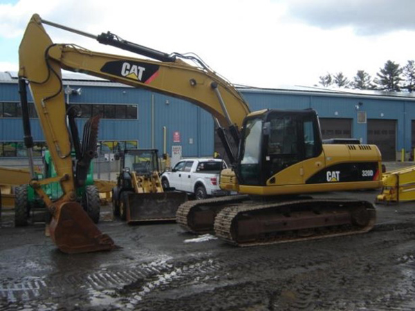 2011 CAT 320D