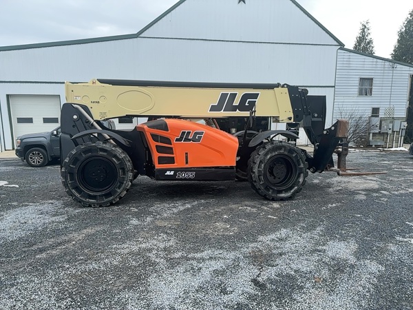 2016 JLG 1055