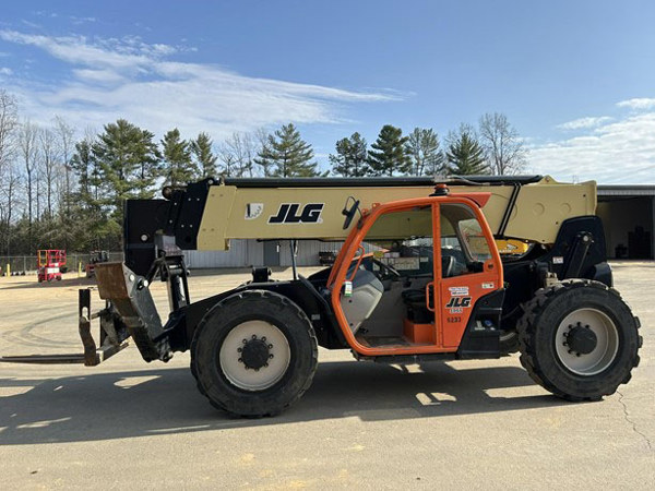 2019 JLG 1055