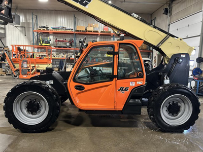 2025 JLG 742