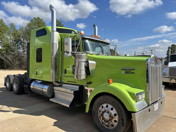 2019 Kenworth W900